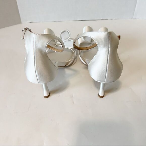 Badgley Mischka Alysha White Satin Open Toe Kitten Heel Bridal Sandal Size 7.5 - Picture 6 of 15